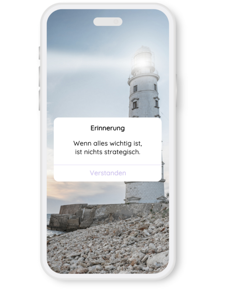 Online Marketing Strategie mit Leuchtturm Symbol für klare Ausrichtung und strategische Beratung